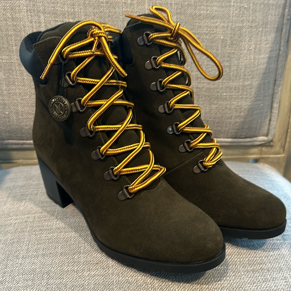 NEW- COUGAR engine boots. Suede . Waterproof. Olive color -size 9M